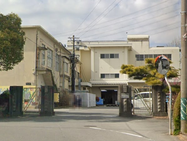 東浦町立東浦中学校(中学校/中等教育学校)まで582m エクセル石浜