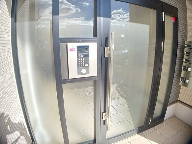 清潔なエントランスです 名古屋市営地下鉄東山線/本郷駅 バス14分極楽西下車:停歩2分 1階 築5年