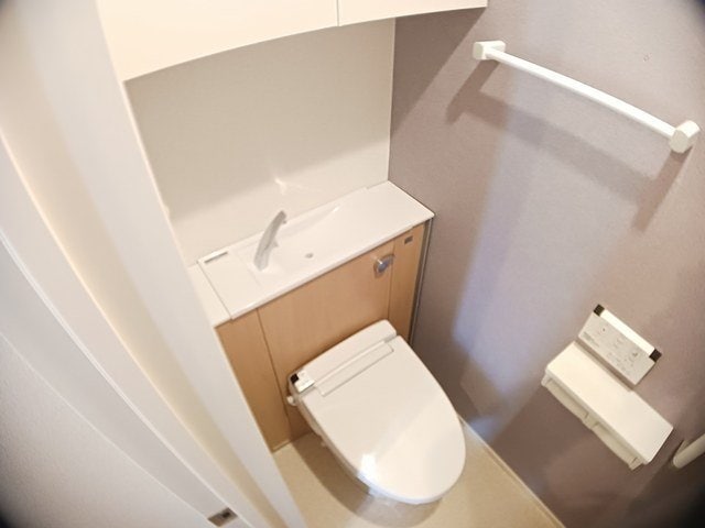 ゆったりとした空間のトイレです 名古屋市営地下鉄東山線/本郷駅 バス14分極楽西下車:停歩2分 1階 築5年