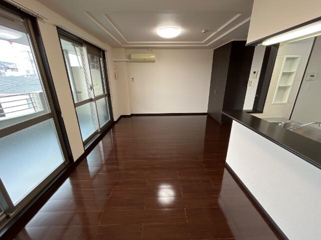 リビング ブルーローズ