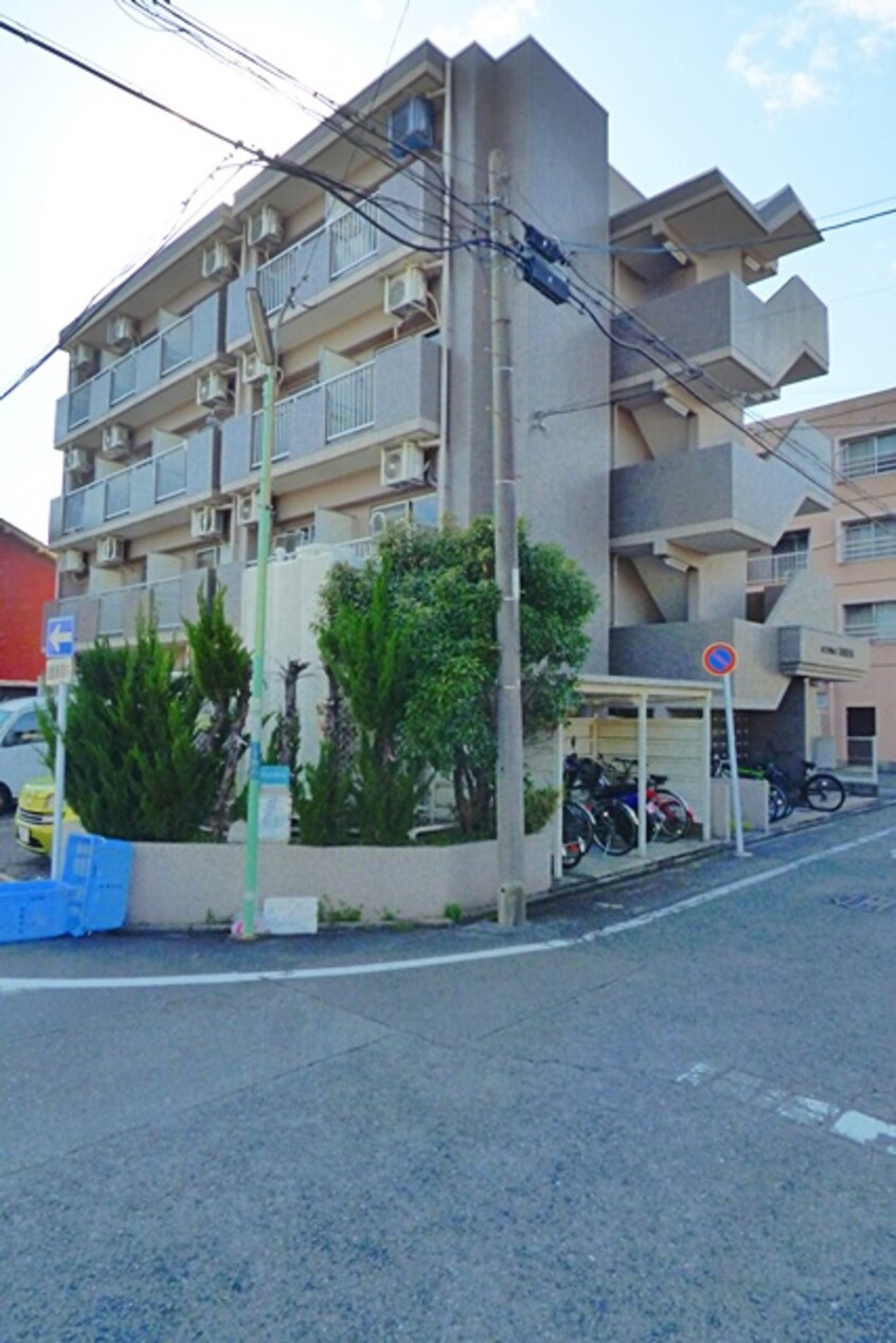 落ち着いた雰囲気の外観です セピアパレスＴＡＫＥＭＩ