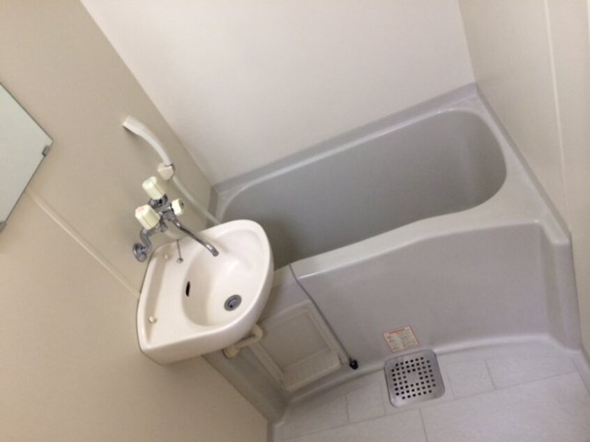  レオパレス愛松