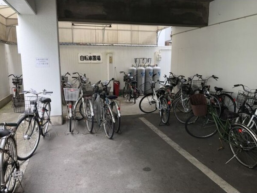  ヴィラカレッジウエスト