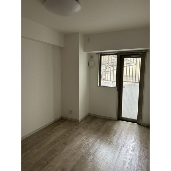 室内写真は別部屋の写真です。 LOROS6