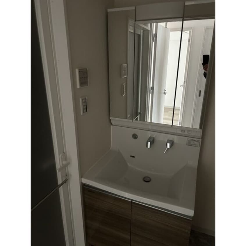 室内写真は別部屋の写真です。 LOROS6