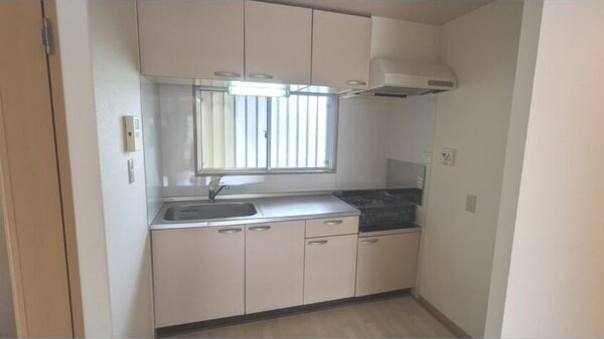 ※写真は同じマンションの違う部屋のものになります。 メゾン武田