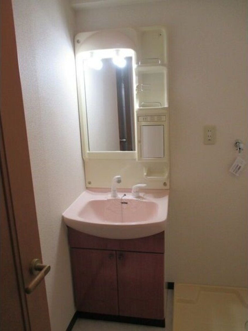 ※写真は同じマンションの違う部屋のものになります。 ヴェルジュコートⅠ