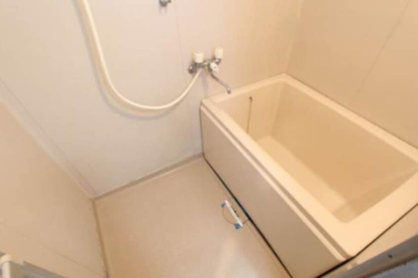 ※写真は同じマンションの違う部屋のものになります。 レジディア日比野