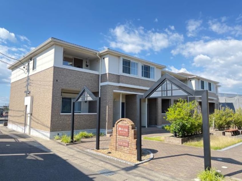 外観写真（昼） Sｔ．Ｌｉｌｙ　Ｎ棟