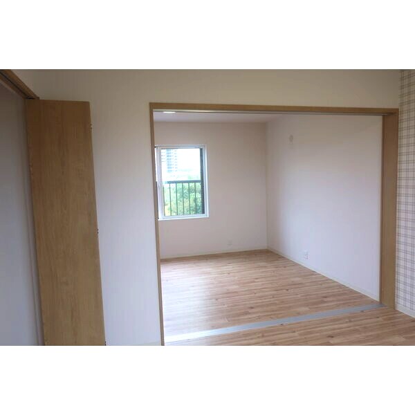  Garage House 森岡　(電動シャッター付ガレージ戸建賃貸)