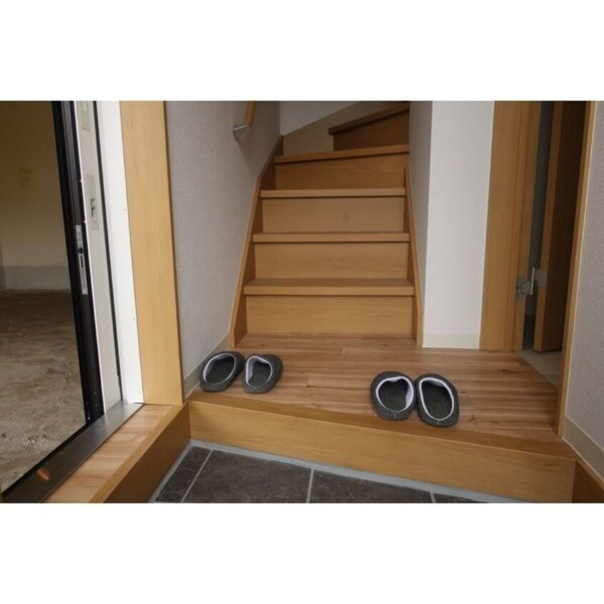  Garage House 森岡　(電動シャッター付ガレージ戸建賃貸)
