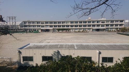 半田市立青山中学校(中学校/中等教育学校)まで405m ローズガーデン青山