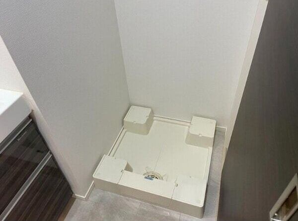  名古屋市営地下鉄東山線/新栄町駅 徒歩11分 13階 築8年