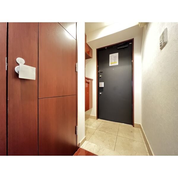 ※写真は同じマンションの違う部屋のものになります。 ラドーニ清水