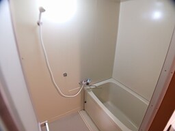 日々の疲れを癒すお風呂付です