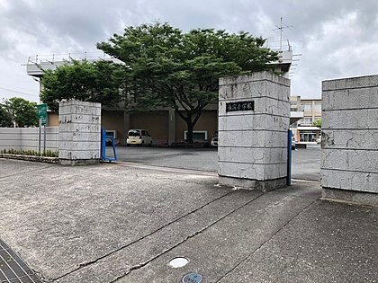 半田市立雁宿小学校(小学校)まで1644m Maison Sakae
