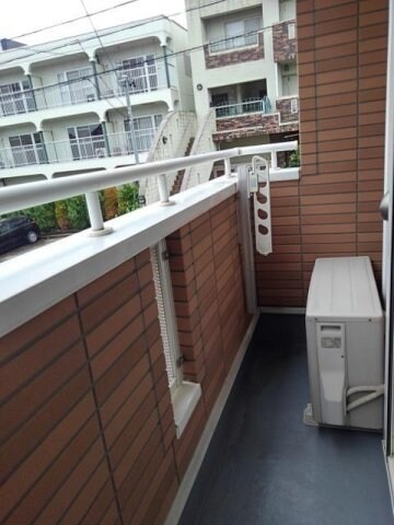 外からの目が気にならないバルコニーで洗濯物が干せます 名古屋市営地下鉄東山線/藤が丘駅 徒歩5分 1階 築17年