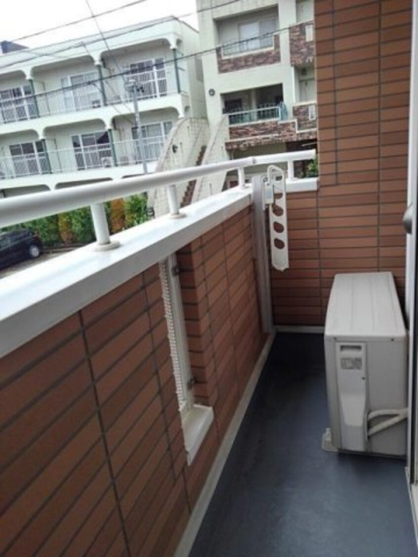 外からの目が気にならないバルコニーで洗濯物が干せます 名古屋市営地下鉄東山線/藤が丘駅 徒歩5分 1階 築17年