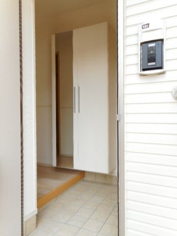 収納もある玄関です 名古屋市営地下鉄東山線/星ヶ丘駅 バス11分西里町五丁目下車:停歩2分 1階 築11年