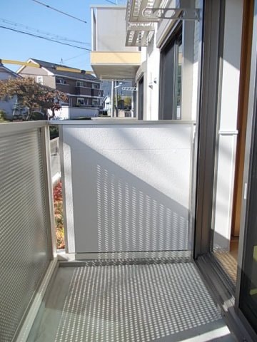 暖かな日差しのふりそそぐバルコニー 名古屋市営地下鉄東山線/星ヶ丘駅 バス11分西里町五丁目下車:停歩2分 1階 築11年