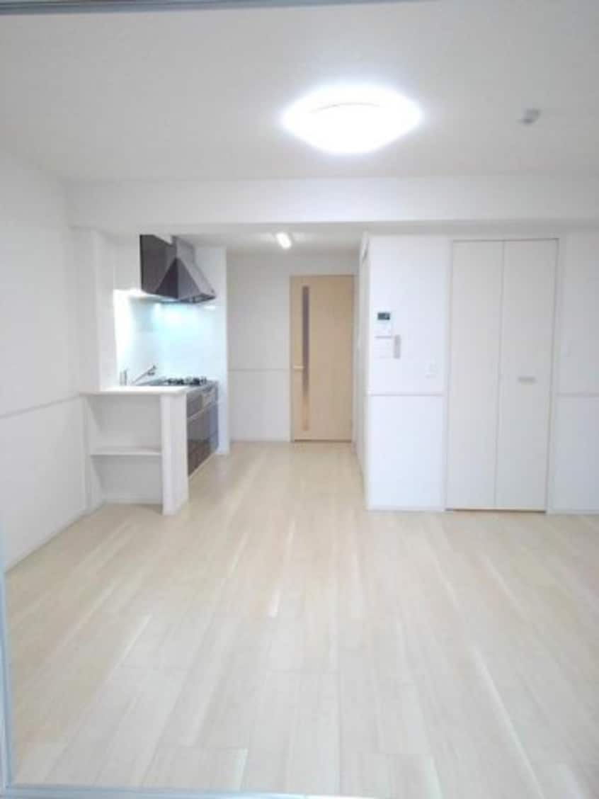 こちらの居間で趣味の時間をお楽しみください 名古屋市営地下鉄東山線/藤が丘駅 徒歩12分 5階 築5年