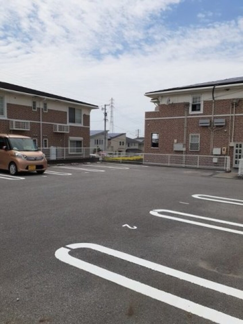 駐車場に車を止められます プロムナード壱番館