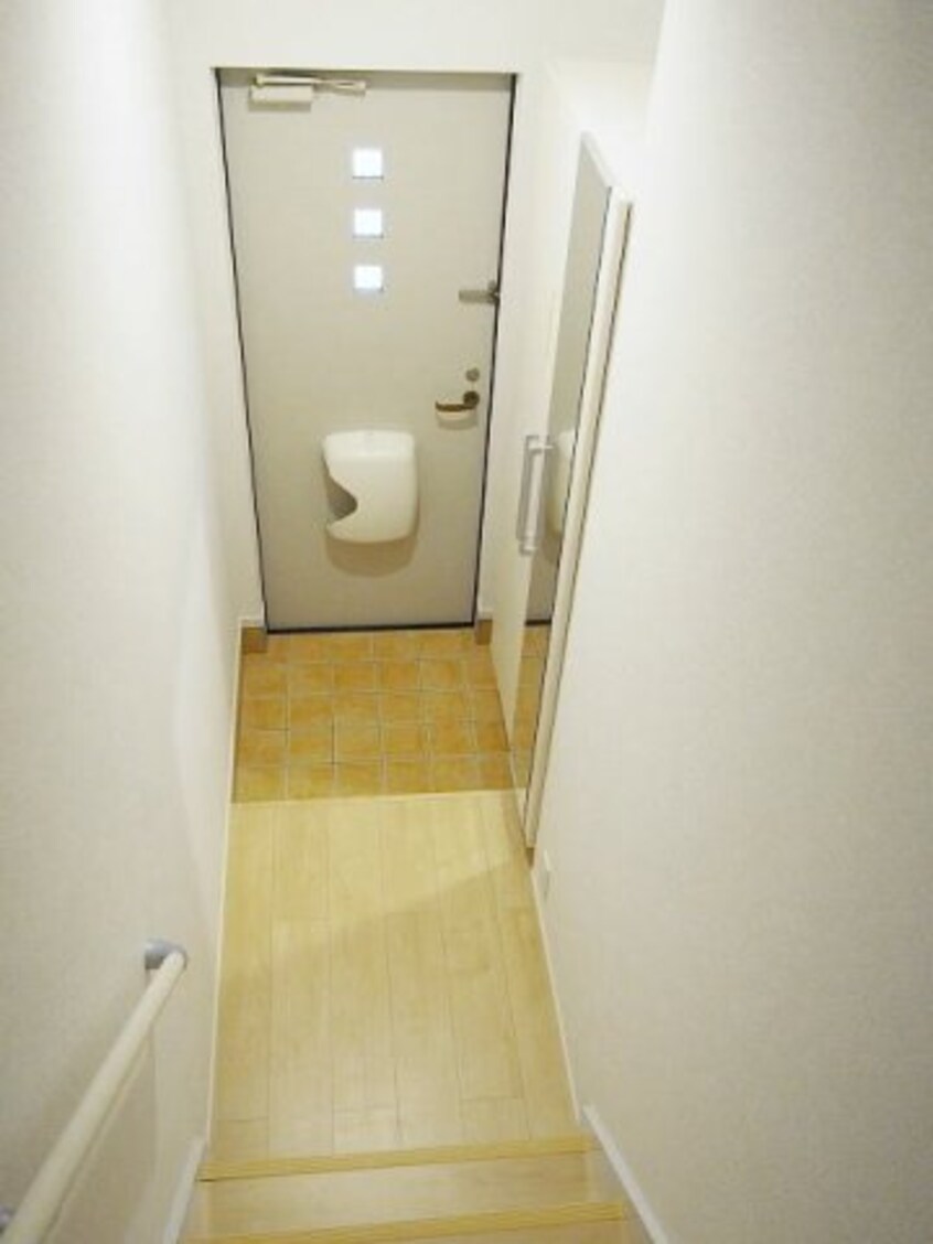 ゆったりとした玄関です フォレ　ウエスト　Ａ