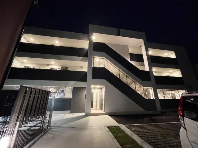 外観写真（夜） ウエストウイング６