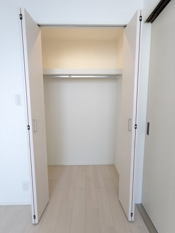 205号室ｳｫｰｸｲﾝｸﾛｰｾﾞｯﾄ ハーモニーテラス長田町