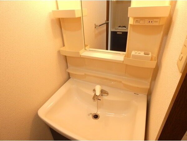  名古屋市営地下鉄名港線/六番町駅 徒歩8分 5階 築23年