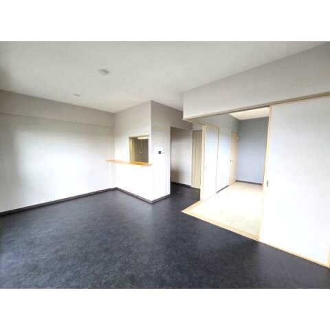 室内写真は別部屋の写真です。 リンデンバウムJ3