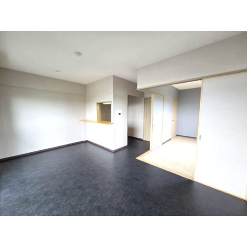 室内写真は別部屋の写真です。 リンデンバウムJ3