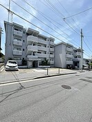 横吹小菅ビルの外観