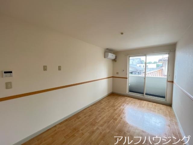 リビング エルシティ　オリビア（ＥＬＬＥ　ＣＩＴＹ　ＯＬＩＶＩＡ）