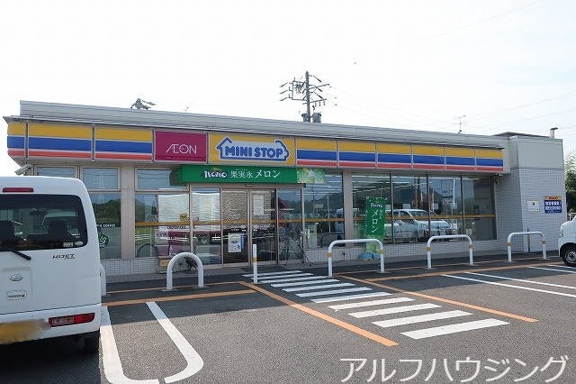 ミニストップ(コンビニ)まで400m スプリームタウン