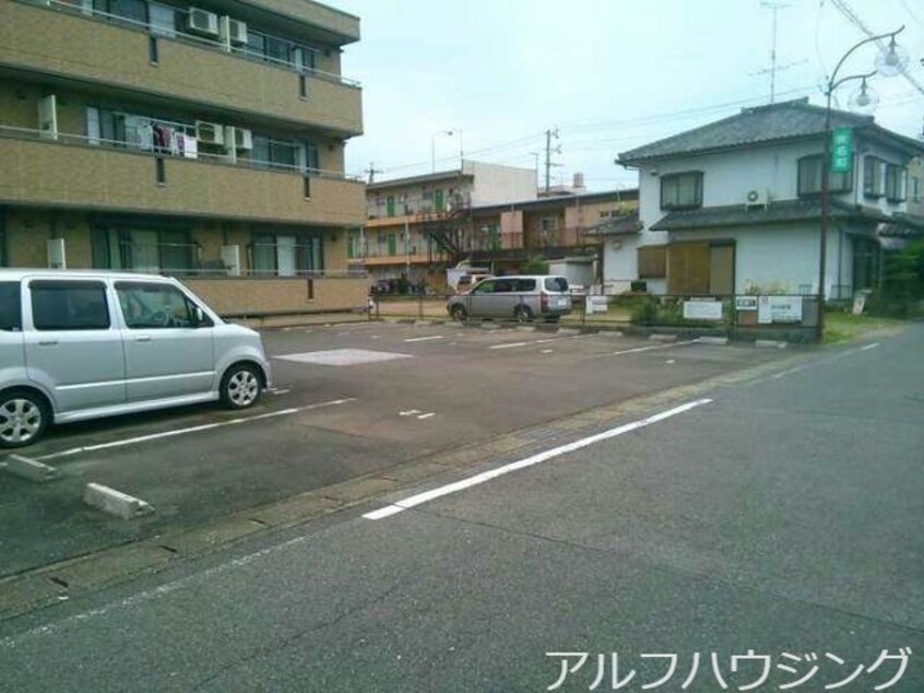 駐車場 トレビナフェリーチェ