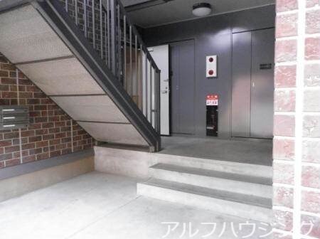 エントランス部分 ルビーン・レオーネA