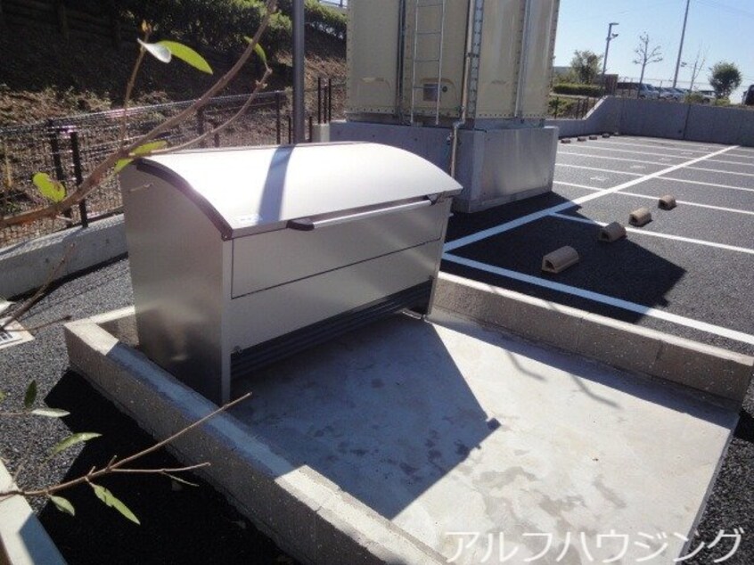 ゴミ置き場 EL CINQ (エル サンク)