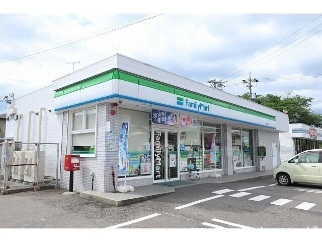 ファミリーマート可児梅白店(コンビニ)まで392m コーポ梅白