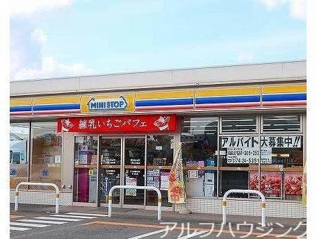 ミニストップ可児土田渡店(コンビニ)まで144m フローラ