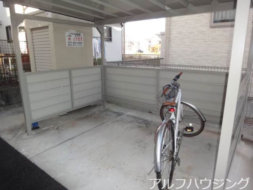 駐輪場 プチローズ