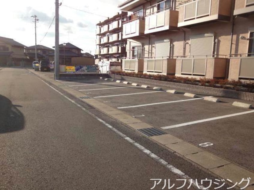 駐車場 プチローズ