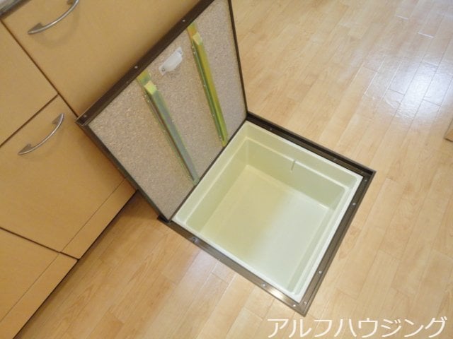 床下収納 向学ハイツ歓