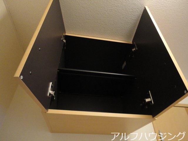 玄関吊棚収納 向学ハイツ歓