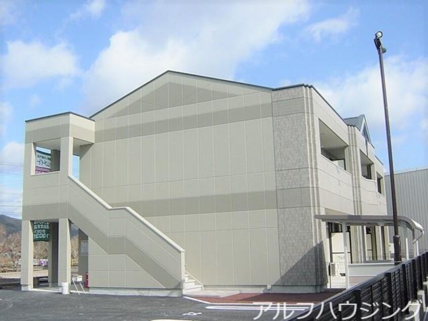 外観写真（昼） サンタプレイス弐番館（ＳＡＮＴＡ　ＰＬＡＣＥ　弐番館）