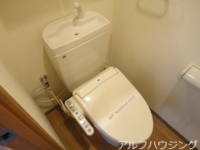 シャワー付トイレ サンタプレイス弐番館（ＳＡＮＴＡ　ＰＬＡＣＥ　弐番館）