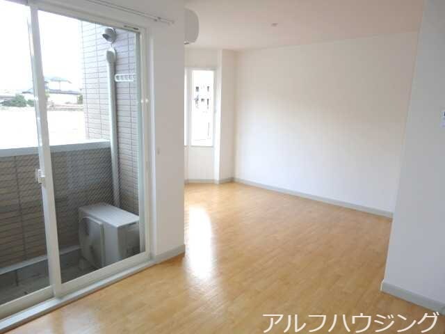 リビング3 コーポ　ひまわり