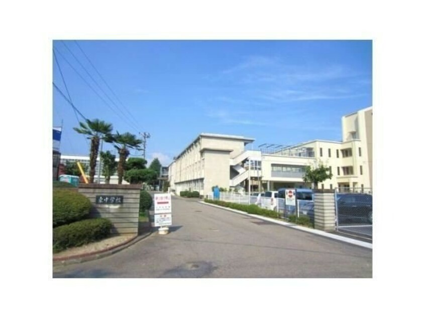 美濃加茂市立東中学校(中学校/中等教育学校)まで469m グランドハイツ森山
