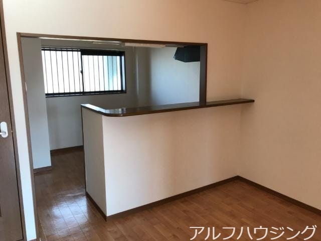 リビング クレストールイン