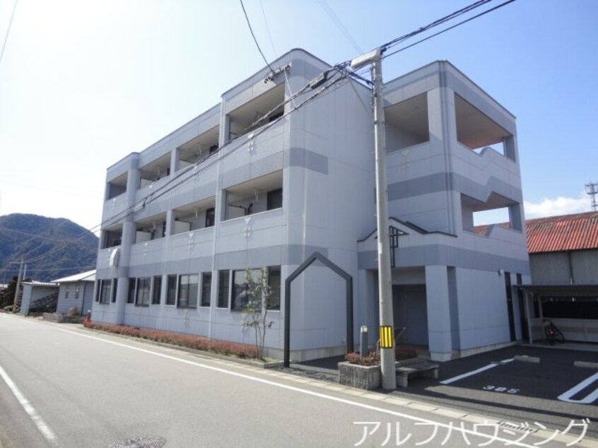 外観写真（昼） サンクセラー６０５（Ｃｉｎｑ　Ｃｅｌｌｉｅｒ　６０５）